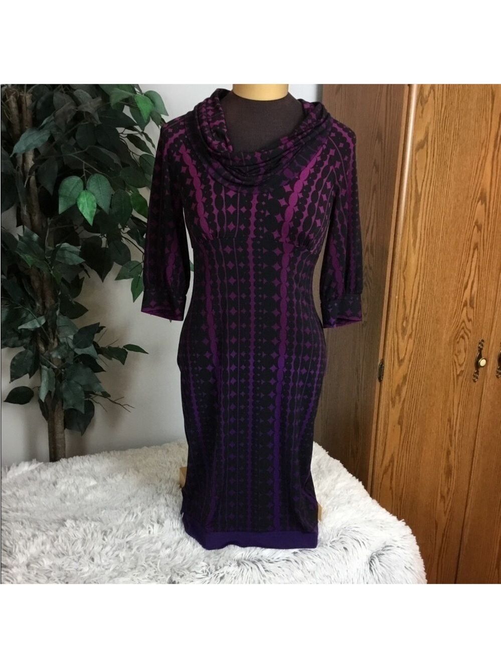 Ali Ro elbow sleeve cowel neck dress Woman’s size 0 shades of purple & b…